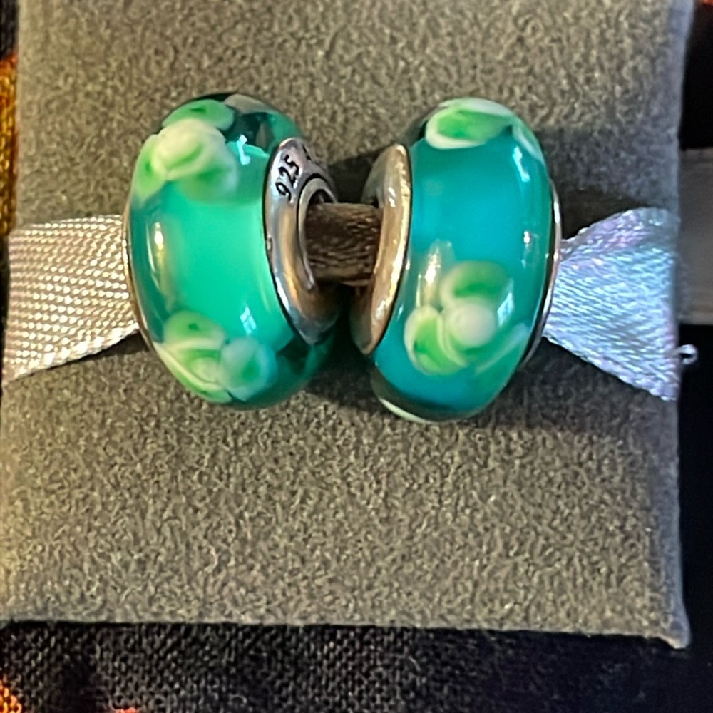 Pandora green flowers for her Murano set with box
